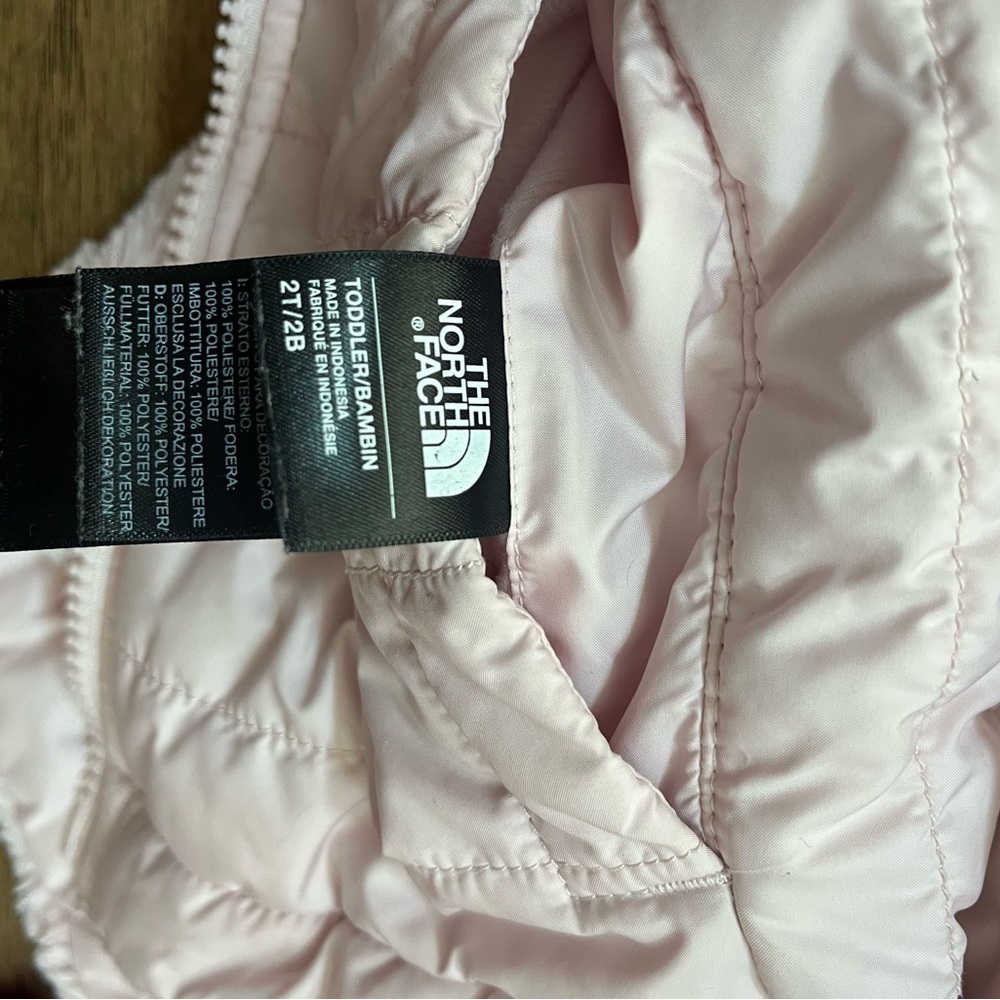 The North Face Kids Pink Jacket size 2T - Picture 9 of 9